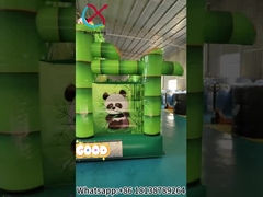 Nadmuchowy domek z zjeżdżalnikami z bambusa pandy