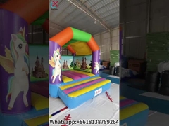 Dźwignięty domek jednorożec