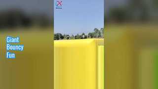 Zabawa na gigantycznej dmuchanej podkładce