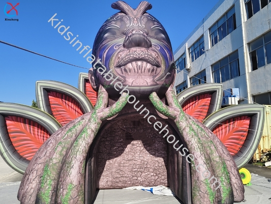 Gigantyczny nadmuchiwany model reklamowy sceny muzycznej z bogiem gór